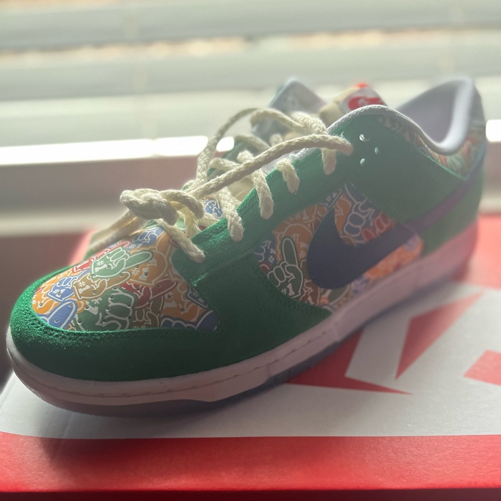 Dunk low “foamfinger”